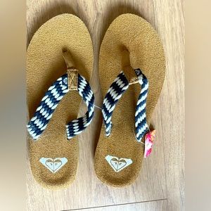 NWT Reef Flip Flops. Navy and white. Size 9. Women’s.
